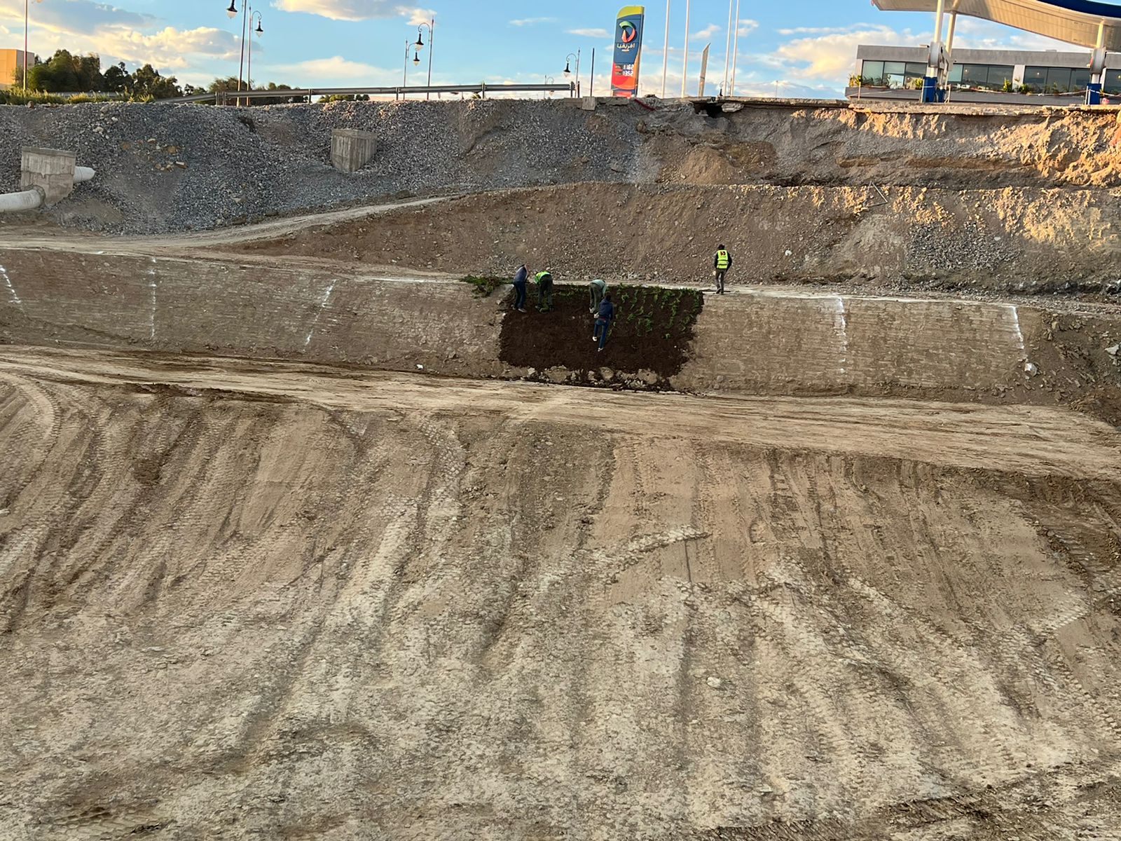 Confortement talus station Afriquia