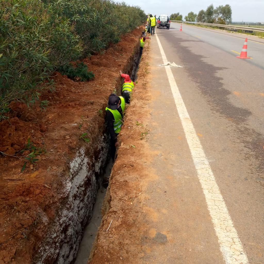 Pose de drains longitudinaux sur talus renforcé